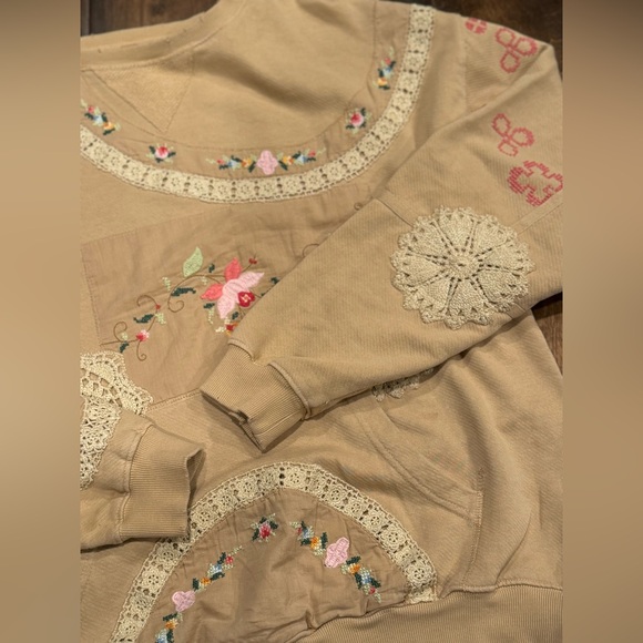 Free People GRAMS ATTIC SWEATSHIRT - Picture 15 of 16